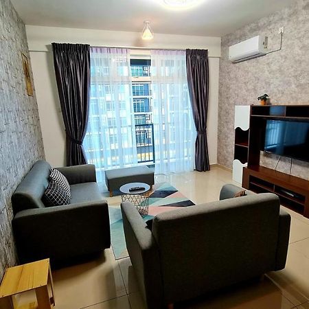 J&J Vacation Home@Novo8 Residence Kampong Tambak Ngoại thất bức ảnh