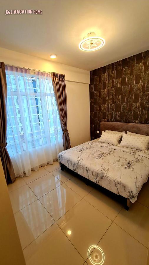 J&J Vacation Home@Novo8 Residence Kampong Tambak Ngoại thất bức ảnh