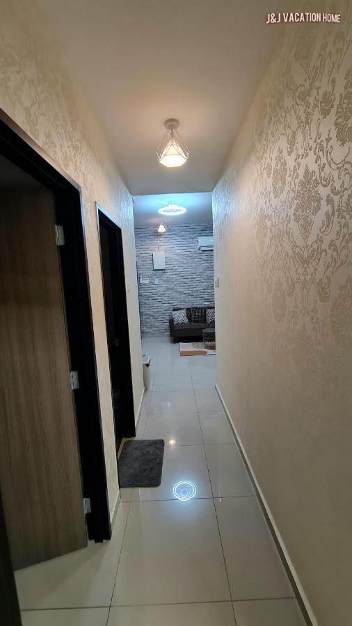 J&J Vacation Home@Novo8 Residence Kampong Tambak Ngoại thất bức ảnh