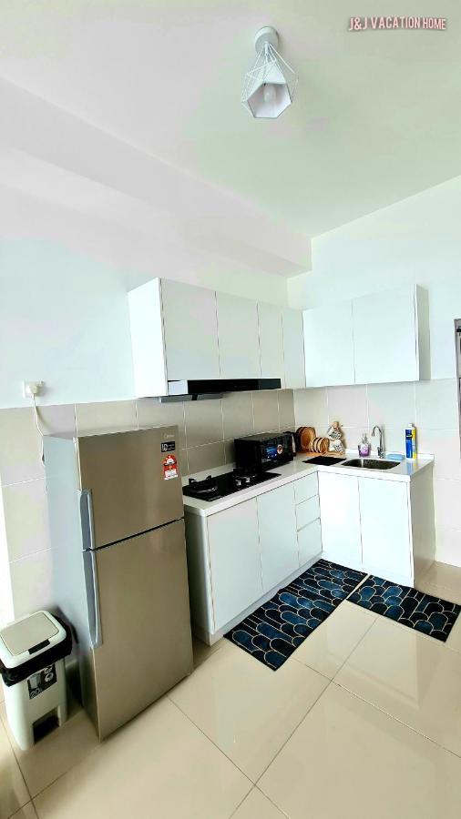 J&J Vacation Home@Novo8 Residence Kampong Tambak Ngoại thất bức ảnh