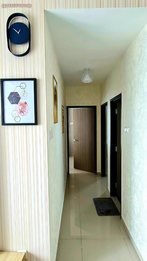 J&J Vacation Home@Novo8 Residence Kampong Tambak Ngoại thất bức ảnh