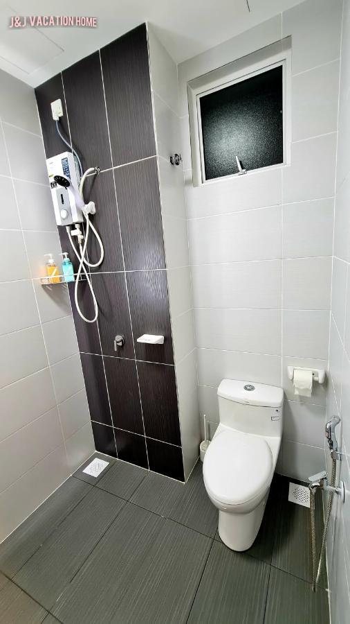 J&J Vacation Home@Novo8 Residence Kampong Tambak Ngoại thất bức ảnh