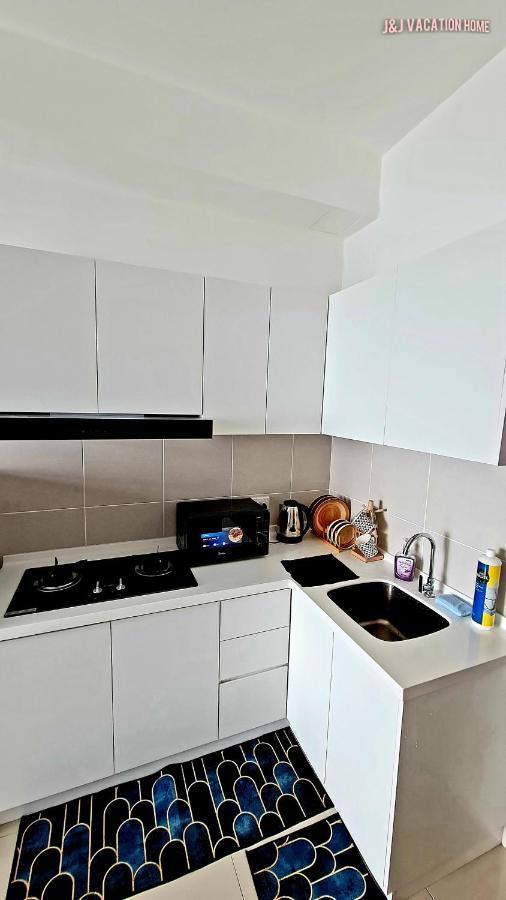 J&J Vacation Home@Novo8 Residence Kampong Tambak Ngoại thất bức ảnh