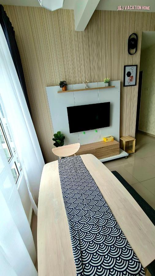 J&J Vacation Home@Novo8 Residence Kampong Tambak Ngoại thất bức ảnh