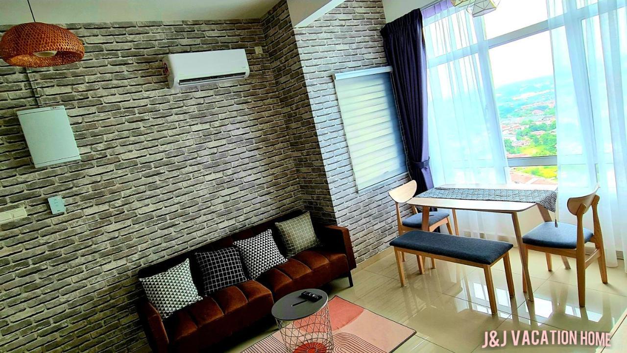 J&J Vacation Home@Novo8 Residence Kampong Tambak Ngoại thất bức ảnh