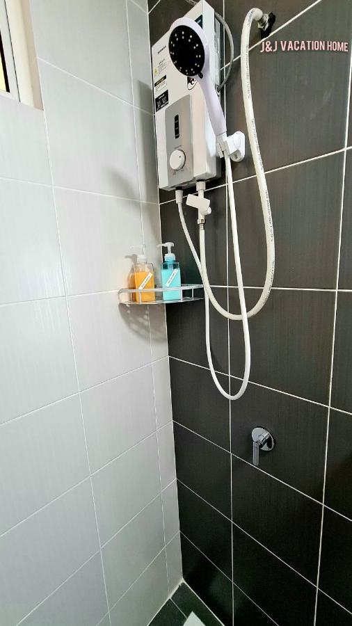 J&J Vacation Home@Novo8 Residence Kampong Tambak Ngoại thất bức ảnh