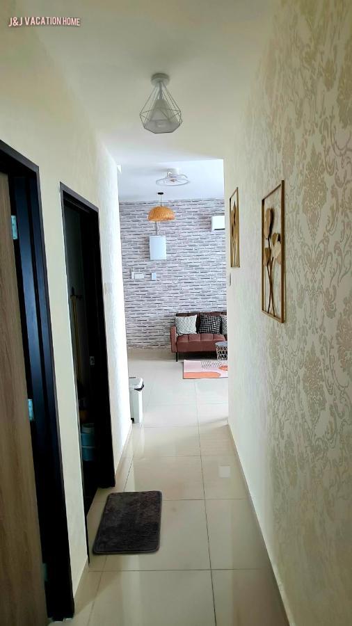 J&J Vacation Home@Novo8 Residence Kampong Tambak Ngoại thất bức ảnh
