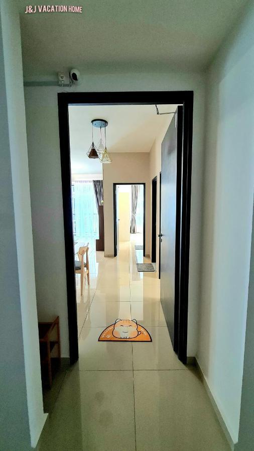 J&J Vacation Home@Novo8 Residence Kampong Tambak Ngoại thất bức ảnh