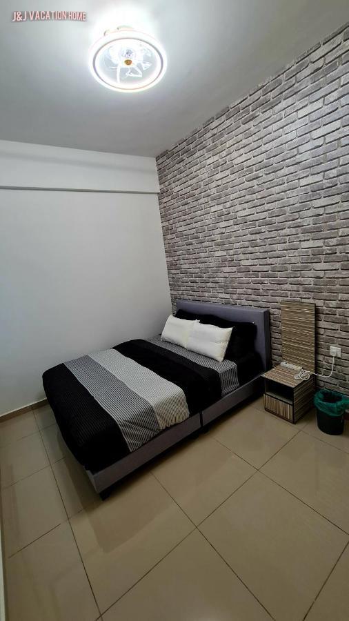 J&J Vacation Home@Novo8 Residence Kampong Tambak Ngoại thất bức ảnh