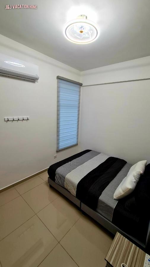 J&J Vacation Home@Novo8 Residence Kampong Tambak Ngoại thất bức ảnh