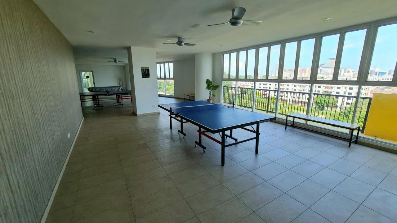 J&J Vacation Home@Novo8 Residence Kampong Tambak Ngoại thất bức ảnh