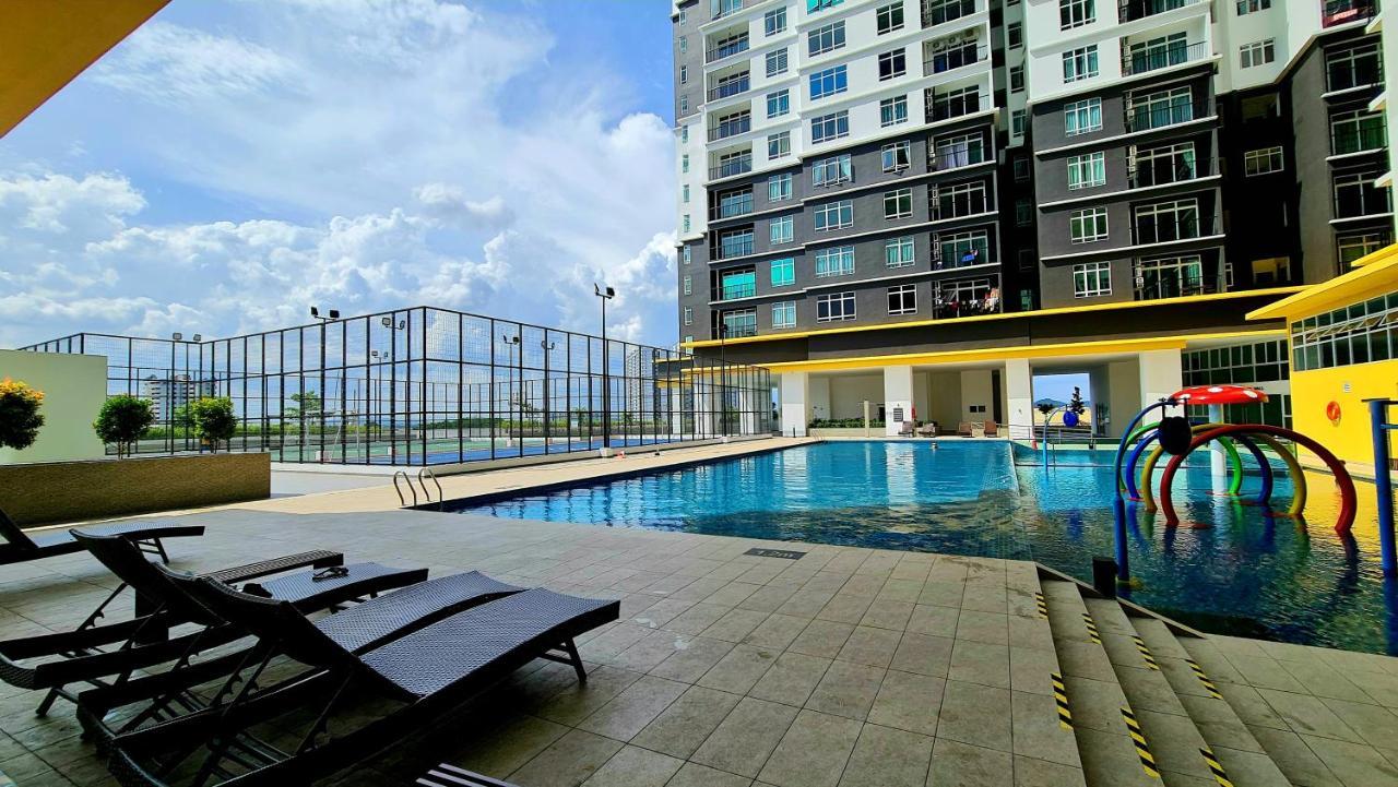 J&J Vacation Home@Novo8 Residence Kampong Tambak Ngoại thất bức ảnh